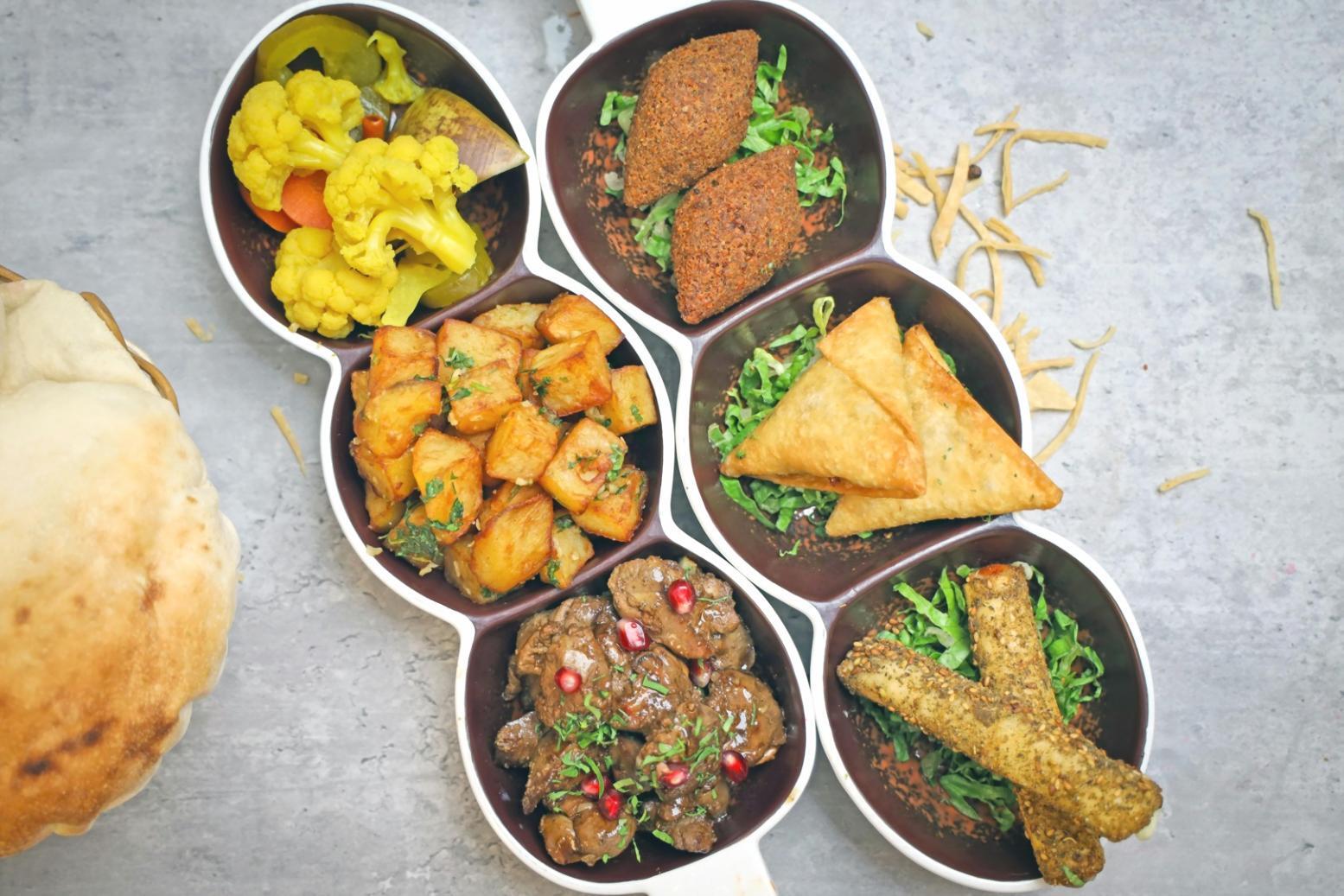 Interactive online session showing instructor demonstrating advanced plating arrangement